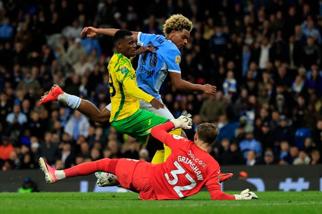 Manchester City v Norwich City, EFL Cup Daniel Grimshaw (32) of Norwich City blocks a shot from Floyd Samba (75) of Manchester City during the EFL Cup match between Manchester City and Norwich City at the Etihad Stadium, Manchester, UK on 17 September 2026. Manchester Etihad Stadium Manchester UK Editorial use only DataCo restrictions apply See www.football-dataco.com , Copyright: xConorxMolloyx PSI-24893-0044