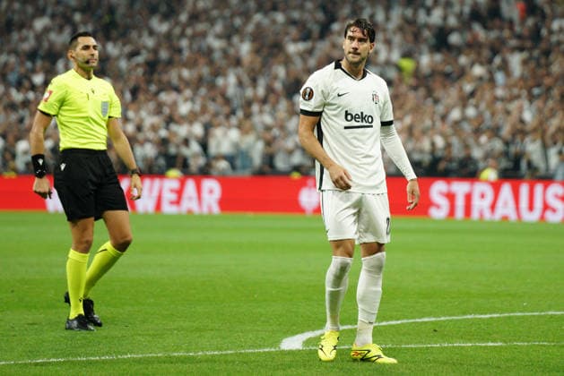 September 17, 2026, Besiktas, Istanbul, Turkey: Dusan Vlahovic (C) of Besiktas looks on during the UEFA Europa League - League Phase, Matchday 1 - football match between Besiktas and Olympique de Marseille at Besiktas Park in Istanbul, Turkey, on September 17, 2026. UEFA Europa League - Besiktas V Olympique De Marseille  - ZUMAu194 20260917_zip_u194_017 Copyright: xTolgaxUluturkx