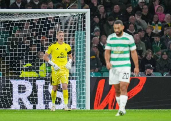 Celtic goalkeeper Viljami Sinisalo & Cameron Carter-Vickers react after Yusuf Bamidele of Ferencvaros scored to give Ferencvaros a 0-1 lead. Celtic v Ferencvaros, UEFA Europa League, Football, matchday 1, Celtic Park, Glasgow, Scotland, UKGlasgow Celtic Park Scotland United Kingdom  Copyright: xStuartxWallace Shutterstockx 17156106s