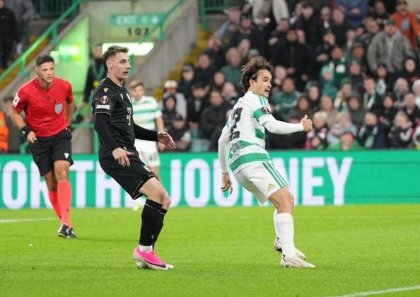 Mika Baur of Celtic watches the ball as he scores to tie the game 1-1 Celtic v Ferencvaros, UEFA Europa League, Football, matchday 1, Celtic Park, Glasgow, Scotland, UKGlasgow Celtic Park Scotland United Kingdom  Copyright: xStuartxWallace Shutterstockx 17156106ac