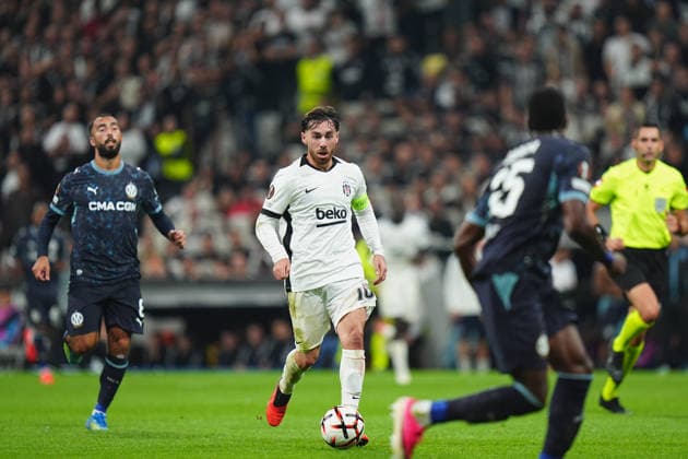 Besiktas v Olympique Marseille - UEFA Europa League ISTANBUL, TURKIYE - SEPTEMBER 17: Orkun Kokcu (10) of Besiktas in action during the UEFA Europa League Week 1 match between Besiktas and Olympique Marseille at Tupras Stadium in Istanbul, Turkiye, on September 17, 2026. Adem Kutucu Anadolu Istanbul Turkey. Editorial use only. Please get in touch for any other usage.  Copyright: x2026xAnadoluxAdemxKutucux
