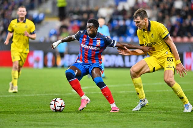 Football UEFA Europe League, 1st round match, Viktoria Plzen vs. Union Saint-Gilloise in Pilsen, Czech Republic, September 17, 2026. From left Salim Fago Lawal of Viktoria Plzen, Nikki Havenaar of Union. (CTKxPhoto MiroslavxChaloupka) CTKPhotoP2026091709155  CTKPhotoP2026091709155