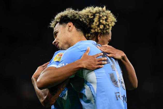 Manchester City v Norwich City, EFL Cup Nico O Reilly (33) of Manchester City embraces Floyd Samba (75) of Manchester City after Samba scores to make it 1-0 during the EFL Cup match between Manchester City and Norwich City at the Etihad Stadium, Manchester, UK on 17 September 2026. Manchester Etihad Stadium Manchester UK Editorial use only DataCo restrictions apply See www.football-dataco.com , Copyright: xConorxMolloyx PSI-24893-0080