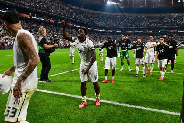 Besiktas v Olympique Marseille - UEFA Europa League ISTANBUL, TURKIYE - SEPTEMBER 18: Players of Besiktas celebrate victory at the end of the UEFA Europa League Week 1 match between Besiktas and Olympique Marseille at Tupras Stadium in Istanbul, Turkiye, on September 18, 2026. Serhat Cagdas Anadolu Istanbul Turkey. Editorial use only. Please get in touch for any other usage.  Copyright: x2026xAnadoluxSerhatxCagdasx