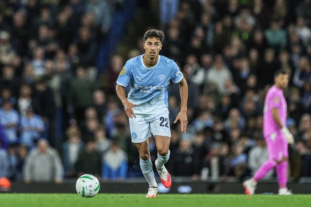 Manchester City v Norwich City - Carabao Cup Third Round Vitor Reis of Manchester City dribbles the ball during the Carabao Cup round 3 match between Manchester City and Norwich City at Etihad Stadium in Manchester, United Kingdom, on September 17, 2026. Manchester Greater Manchester United, ManU Kingdom  Copyright: xNewsxImagesx originalFilename:cosgrove-carabaoc260917_np3RH.jpg