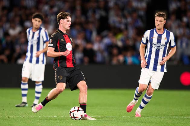 Real Sociedad de Futbol v AFC Bournemouth - UEFA Europa League 2026 27 League Phase MD1 Alex Scott of AFC Bournemouth with the ball during the UEFA Europa League 2026 27 Phase MD1 match between Real Sociedad and AFC Bournemouth at Estadio Anoeta in San Sebastian, Spain, on September 17, 2026. San Sebastian Spain  Copyright: xCesarxOrtizxGonzalezx originalFilename:ortizgonzalez-realsoci260917_npW8m.jpg