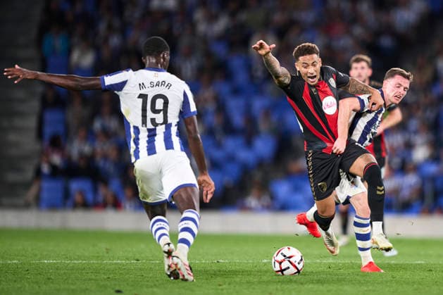 Real Sociedad de Futbol v AFC Bournemouth - UEFA Europa League 2026 27 League Phase MD1 Marcus Tavernier of AFC Bournemouth duels for the ball with Sergio Gomez of Real Sociedad during the UEFA Europa League 2026 27 Phase MD1 match between Real Sociedad and AFC Bournemouth at Estadio Anoeta in San Sebastian, Spain, on September 17, 2026. San Sebastian Spain  Copyright: xCesarxOrtizxGonzalezx originalFilename:ortizgonzalez-realsoci260917_npHDh.jpg