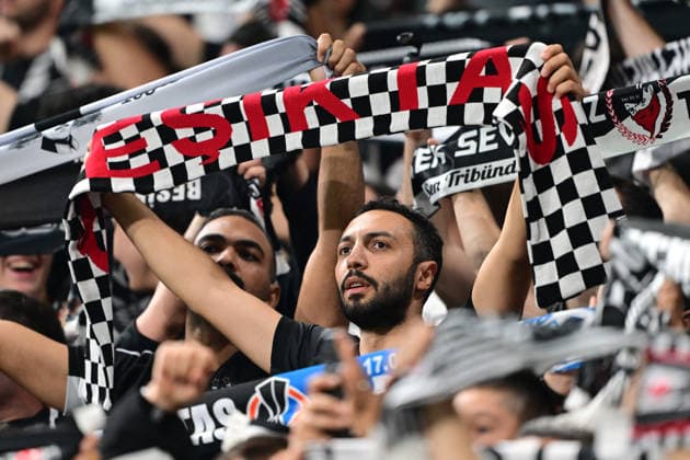 Besiktas v Olympique Marseille - UEFA Europa League ISTANBUL, TURKIYE - SEPTEMBER 17: Besiktas supporters cheer for their team during the UEFA Europa League Week 1 match between Besiktas and Olympique Marseille at Tupras Stadium in Istanbul, Turkiye, on September 17, 2026. Serhat Cagdas Anadolu Istanbul Turkey. Editorial use only. Please get in touch for any other usage.  Copyright: x2026xAnadoluxSerhatxCagdasx