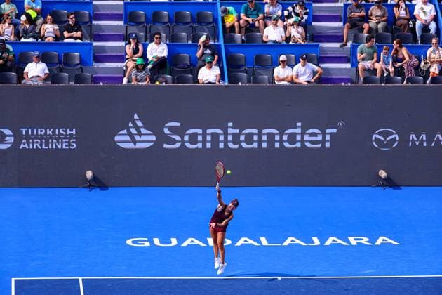 September 17, 2026: TO-45153- GUADALAJARA 2026. .La estadounidense Iva Jovic dio un paso m& xe1;s en la defensa de su t& xed;tulo en el Guadalajara Open 2026, luego de imponerse a la turca Zeynep S& xf6;nmez por 7-6(5) y 6-4, en los octavos de final del torneo disputado sobre la cancha dura del Centro Panamericano de Tenis. Jovic, segunda sembrada y campeona de la edici& xf3;n anterior, tuvo que emplearse a fondo ante una combativa S& xf6;nmez, pero respondi& xf3; en los momentos decisivos para quedarse con la victoria en un encuentro de dos horas y ocho minutos. Con este resultado, la estadounidense asegur& xf3; su lugar en los cuartos de final y mantiene firme su intenci& xf3;n de repetir el campeonato en Guadalajara..Guadalajara, Jalisco. Clasos.com.mx - ZUMAcs4_ 20260917_faa_cs4_030 Copyright: xDiegoxMorenox