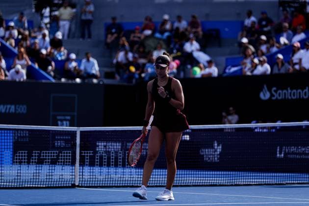 September 17, 2026: TO-45153- GUADALAJARA 2026. .La estadounidense Iva Jovic dio un paso m& xe1;s en la defensa de su t& xed;tulo en el Guadalajara Open 2026, luego de imponerse a la turca Zeynep S& xf6;nmez por 7-6(5) y 6-4, en los octavos de final del torneo disputado sobre la cancha dura del Centro Panamericano de Tenis. Jovic, segunda sembrada y campeona de la edici& xf3;n anterior, tuvo que emplearse a fondo ante una combativa S& xf6;nmez, pero respondi& xf3; en los momentos decisivos para quedarse con la victoria en un encuentro de dos horas y ocho minutos. Con este resultado, la estadounidense asegur& xf3; su lugar en los cuartos de final y mantiene firme su intenci& xf3;n de repetir el campeonato en Guadalajara..Guadalajara, Jalisco. Clasos.com.mx Sports News - September 17, 2026  - ZUMAcs4_ 20260917_faa_cs4_053 Copyright: xDiegoxMorenox