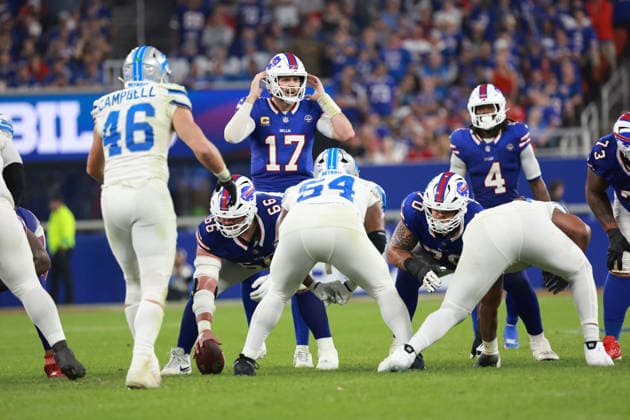 Detroit Lions vs Buffalo Bills ORCHARD PARK, NEW YORK - SEPTEMBER 17: Quarterback Josh Allen 17 of the Buffalo Bills calls a play during the second half of an NFL, American Football Herren, USA football game between the Detroit Lions and the Buffalo Billsat Highmark Stadium in Orchard Park, New York, USA, on Thursday, September 17, 2026 Orchard Park New York United States  Copyright: xJorgexLemusx originalFilename:lemus-detroitl260917_npbJv.jpg
