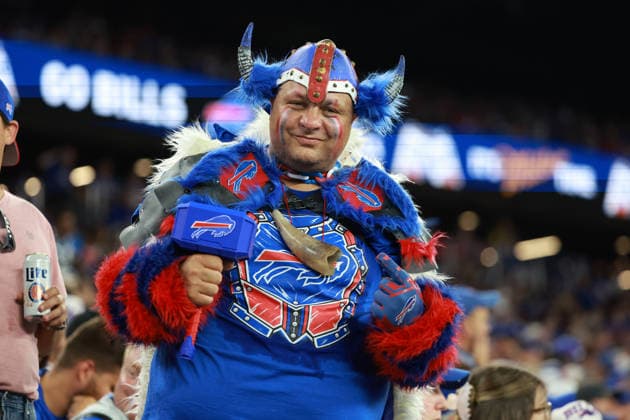 Detroit Lions vs Buffalo Bills ORCHARD PARK, NEW YORK - SEPTEMBER 17: Buffalo Bills fan cheers during the first half of an NFL, American Football Herren, USA football game between the Detroit Lions and the Buffalo Billsat Highmark Stadium in Orchard Park, New York, USA, on Thursday, September 17, 2026 Orchard Park New York United States  Copyright: xJorgexLemusx originalFilename:lemus-detroitl260917_npsFg.jpg