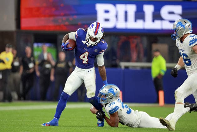 Detroit Lions vs Buffalo Bills ORCHARD PARK, NEW YORK - SEPTEMBER 17: Running back James Cook III (4) of the Buffalo Bills carries the ball under the pressure of cornerback Khalil Dorsey (30) of the Detroit Lions during an NFL, American Football Herren, USA football game between the Detroit Lions and the Buffalo Billsat Highmark Stadium in Orchard Park, New York, USA, on Thursday, September 17, 2026 Orchard Park New York United States  Copyright: xAmyxLemusx originalFilename:lemus-detroitl260917_npQTA.jpg