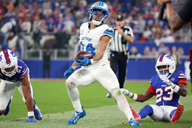 Detroit Lions vs Buffalo Bills ORCHARD PARK, NEW YORK - SEPTEMBER 17: Wide receiver Amon-Ra St. Brown (14) of the Detroit Lions carries the ball during an NFL, American Football Herren, USA football game between the Detroit Lions and the Buffalo Billsat Highmark Stadium in Orchard Park, New York, USA, on Thursday, September 17, 2026 Orchard Park New York United States  Copyright: xAmyxLemusx originalFilename:lemus-detroitl260917_np5Q1.jpg