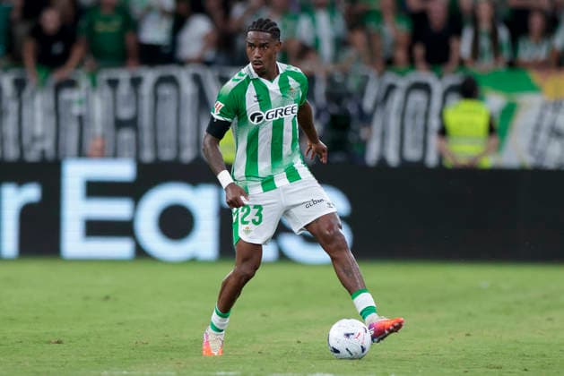 Real Betis Balompie v Getafe CF - LaLiga EA Sports 2026 27 Junior Firpo of Real Betis controls the ball during the La Liga EA Sports match between Real Betis and Getafe CF at La Cartuja Stadium in Seville, Spain, on September 17, 2026. Seville Spain  Copyright: xJosexLuisxContrerasx originalFilename:joseluiscontreras-realbeti260917_np438.jpg