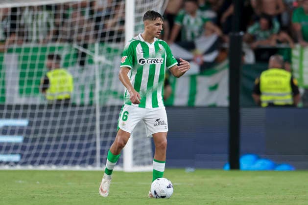 Real Betis Balompie v Getafe CF - LaLiga EA Sports 2026 27 Facundo Bernal of Real Betis controls the ball during the La Liga EA Sports match between Real Betis and Getafe CF at La Cartuja Stadium in Seville, Spain, on September 17, 2026. Seville Spain  Copyright: xJosexLuisxContrerasx originalFilename:joseluiscontreras-realbeti260917_npqLT.jpg