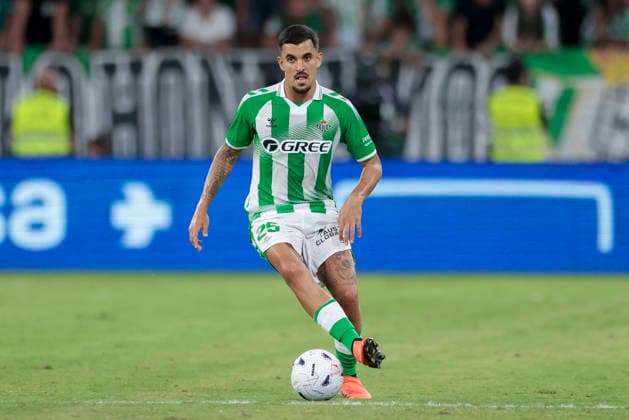 Real Betis Balompie v Getafe CF - LaLiga EA Sports 2026 27 Dani Ceballos of Real Betis controls the ball during the La Liga EA Sports match between Real Betis and Getafe CF at La Cartuja Stadium in Seville, Spain, on September 17, 2026. Seville Spain  Copyright: xJosexLuisxContrerasx originalFilename:joseluiscontreras-realbeti260917_npx4n.jpg