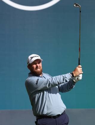 BMW PGA, Golf Herren Championship 2026 - Day One SURREY, ENGLAND, SEPTEMBER 17: Shane Lowry of Republic of Ireland hits a iron tee shot on the 2nd hole during The DP World Tour BMW PGA Championship Day One at Wentworth Golf Club, Virginia Water, Surrey, England, on September 17. (Photo by Daniel Weir) Surrey Wentworth Golf Course England Copyright: xDanielxWeir SportsxPressxPhotox Sportspressphoto_SPR233939