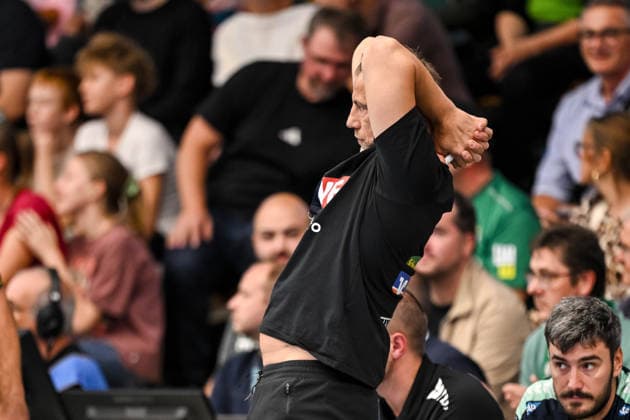 Goeppingen, Deutschland, 17.09.26: Trainer Maik Machulla (Rhein-Neckar Loewen) gestikuliert, gestik waehrend des Opel Handball Bundesliga Spiels zwischen FRISCH AUF! Goeppingen vs Rhein-Neckar Loewen in der EWS Arena am 17. September 2026 in Goeppingen, Deutschland. (Foto von Harry Langer DeFodi Images) Goeppingen, Germany, 17.09.26: Trainer Maik Machulla (Rhein-Neckar Loewen) gestures during the Opel Handball Bundesliga match between FRISCH AUF! Goeppingen vs Rhein-Neckar Loewen at EWS Arena on September 17, 2026 in Goeppingen, Germany. (Photo by Harry Langer DeFodi Images) (Photo by Harry Langer DeFodi Images) -