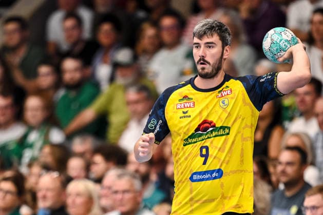 Goeppingen, Deutschland, 17.09.26: Jacob Arenth Lassen (Rhein-Neckar Loewen) in Aktion, am Ball, Einzelaktion waehrend des Opel Handball Bundesliga Spiels zwischen FRISCH AUF! Goeppingen vs Rhein-Neckar Loewen in der EWS Arena am 17. September 2026 in Goeppingen, Deutschland. (Foto von Harry Langer DeFodi Images) Goeppingen, Germany, 17.09.26: Jacob Arenth Lassen (Rhein-Neckar Loewen) controls the Ball during the Opel Handball Bundesliga match between FRISCH AUF! Goeppingen vs Rhein-Neckar Loewen at EWS Arena on September 17, 2026 in Goeppingen, Germany. (Photo by Harry Langer DeFodi Images) (Photo by Harry Langer DeFodi Images) -