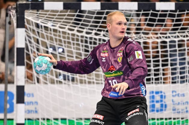 Goeppingen, Deutschland, 17.09.26: Torwart David Spaeth (Rhein-Neckar Loewen) in Aktion, am Ball, Einzelaktion waehrend des Opel Handball Bundesliga Spiels zwischen FRISCH AUF! Goeppingen vs Rhein-Neckar Loewen in der EWS Arena am 17. September 2026 in Goeppingen, Deutschland. (Foto von Harry Langer DeFodi Images) Goeppingen, Germany, 17.09.26: Torwart David Spaeth (Rhein-Neckar Loewen) controls the Ball during the Opel Handball Bundesliga match between FRISCH AUF! Goeppingen vs Rhein-Neckar Loewen at EWS Arena on September 17, 2026 in Goeppingen, Germany. (Photo by Harry Langer DeFodi Images) (Photo by Harry Langer DeFodi Images) -