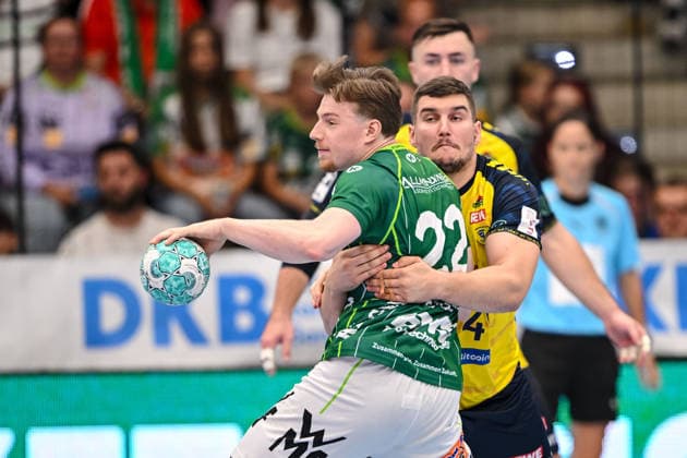 Goeppingen, Deutschland, 17.09.26: Erik Persson (FRISCH AUF! Goeppingen) und Halil Jaganjac (Rhein-Neckar Loewen) im Zweikampf waehrend des Opel Handball Bundesliga Spiels zwischen FRISCH AUF! Goeppingen vs Rhein-Neckar Loewen in der EWS Arena am 17. September 2026 in Goeppingen, Deutschland. (Foto von Harry Langer DeFodi Images) Goeppingen, Germany, 17.09.26: Erik Persson (FRISCH AUF! Goeppingen) und Halil Jaganjac (Rhein-Neckar Loewen) battle for the ball during the Opel Handball Bundesliga match between FRISCH AUF! Goeppingen vs Rhein-Neckar Loewen at EWS Arena on September 17, 2026 in Goeppingen, Germany. (Photo by Harry Langer DeFodi Images) (Photo by Harry Langer DeFodi Images) -
