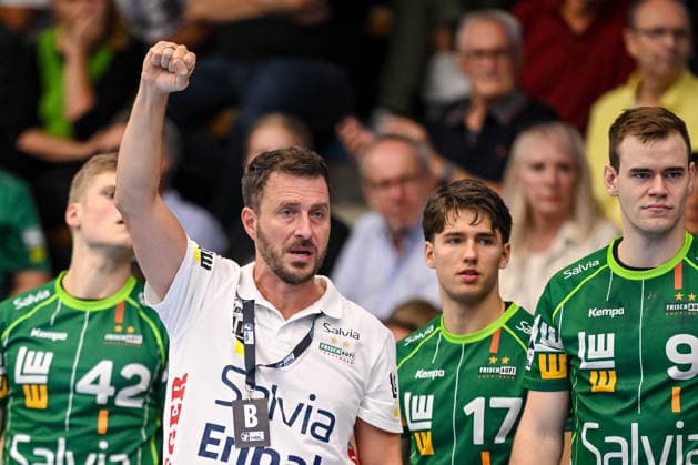 Goeppingen, Deutschland, 17.09.26: Trainer Ben Matschke(FRISCH AUF! Goeppingen) gestikuliert, gestik waehrend des Opel Handball Bundesliga Spiels zwischen FRISCH AUF! Goeppingen vs Rhein-Neckar Loewen in der EWS Arena am 17. September 2026 in Goeppingen, Deutschland. (Foto von Harry Langer DeFodi Images) Goeppingen, Germany, 17.09.26: Trainer Ben Matschke(FRISCH AUF! Goeppingen) gestures during the Opel Handball Bundesliga match between FRISCH AUF! Goeppingen vs Rhein-Neckar Loewen at EWS Arena on September 17, 2026 in Goeppingen, Germany. (Photo by Harry Langer DeFodi Images) (Photo by Harry Langer DeFodi Images) -