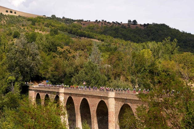 The pack rides cycles during the Giro d™Abruzzo, stage 4 from Silvi to Controguerra (182 km) - Abruzzo, Italy - Friday, September 18, 2026. - cycling.  Copyright: xFabioxFerrari LaPressex