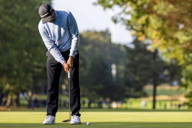 Golf - DP World Tour (European Tour) ˜Rolex Series™ - 2026 BMW PGA, Golf Herren Championship - Second Round - West Course, Wentworth Club - Friday 18th September 2026 Justin Rose putting on the 16th green COLORSPORT DANIEL BEARHAM  cspDB_BMWPGA_R2_180926_