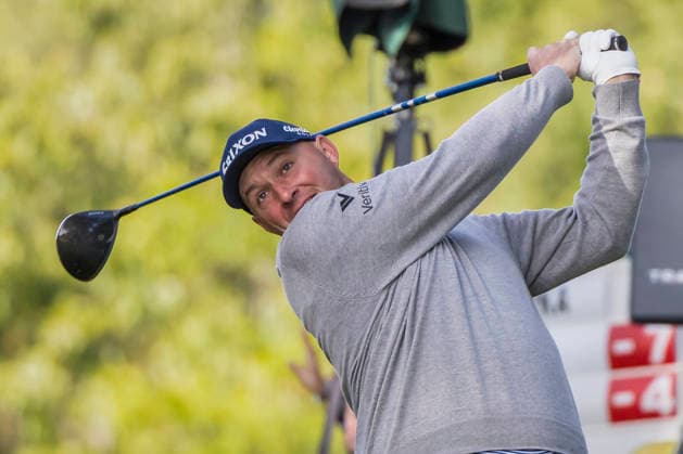 Golf - DP World Tour (European Tour) ˜Rolex Series™ - 2026 BMW PGA, Golf Herren Championship - Second Round - West Course, Wentworth Club - Friday 18th September 2026 Sepp Straka (Austria) watches the flight of his tee shot from the 17th hole COLORSPORT DANIEL BEARHAM  cspDB_BMWPGA_R2_180926_