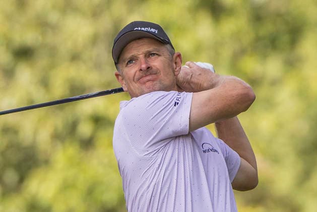 Golf - DP World Tour (European Tour) ˜Rolex Series™ - 2026 BMW PGA, Golf Herren Championship - Second Round - West Course, Wentworth Club - Friday 18th September 2026 Justin Rose (ENG) with his tee shot from the 17th hole COLORSPORT DANIEL BEARHAM  cspDB_BMWPGA_R2_180926_