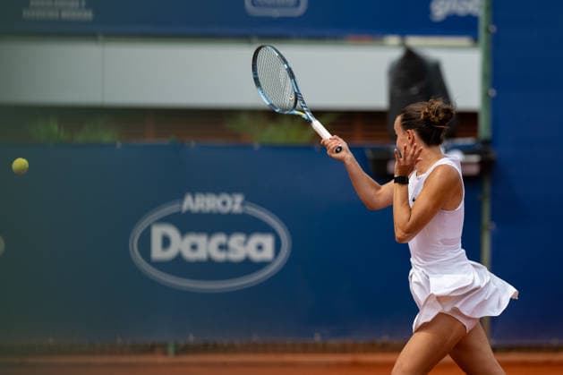 BBVA Open Internacional of Valencia Quarter Final Clara Burel from France against Guiomar Maristany Zuleta de Reales from Spain in action during the BBVA Open Internacional of Valencia Quarter Final at Sporting Tennis Valencia, (Valencia ) on September 18, 2026. Copyright: xVicentexVidalxFernandezx