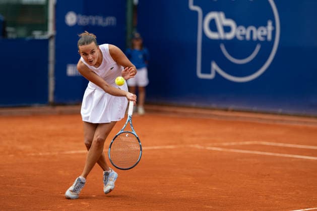 BBVA Open Internacional of Valencia Quarter Final Clara Burel from France against Guiomar Maristany Zuleta de Reales from Spain in action during the BBVA Open Internacional of Valencia Quarter Final at Sporting Tennis Valencia, (Valencia ) on September 18, 2026. Copyright: xVicentexVidalxFernandezx