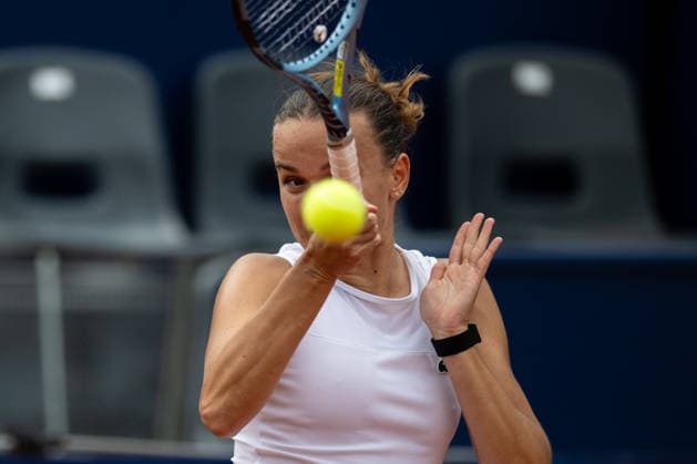 BBVA Open Internacional of Valencia Quarter Final Clara Burel from France against Guiomar Maristany Zuleta de Reales from Spain in action during the BBVA Open Internacional of Valencia Quarter Final at Sporting Tennis Valencia, (Valencia ) on September 18, 2026. Copyright: xVicentexVidalxFernandezx