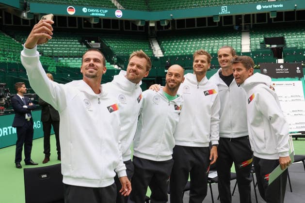 Davis Cup Draw Ceremony Germany vs. Croatia, Team Germany, Heristo Arena, Halle Westf., Germany L-R. Daniel Altmaier , Kevin Krawietz, Tim Puetz,Yannick Hanfmann,Alexander Zverev,Catain Michael Kohlmann. Copyright: xJuergenxHasenkopfx