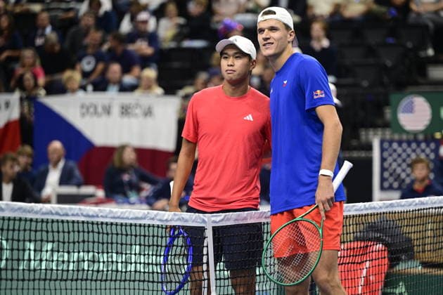 Jakub Mensik (CZE) and Learner Tien (USA) pose prior their game of the 2026 Davis Cup men s team tennis World Championship, WM, Weltmeisterschaft match between the Czech Republic and the United States, in Prague, Czech Republic, on September 18, 2026. (CTKxPhoto RomanxVondrous) CTKPhotoP2026091805193  CTKPhotoP2026091805193