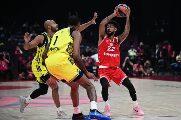 EuroLeague Basketball SuperCup - Olympiacos Piraeus vs Fenerbahce Tarfin Istanbul - Tyler Dorsey, 22 of Olympiacos Piraeus in action during the Euroleague Basketball SuperCup Semifinal game between Olympiacos Piraeus vs Fenerbahce Tarfin Istanbul at Etihad Arena on September 18, 2026 in Abu Dhabi, United Arab Emirates. Abu Dhabi United Arab Emirates Copyright: xOnexInchxProductionsx 7090724