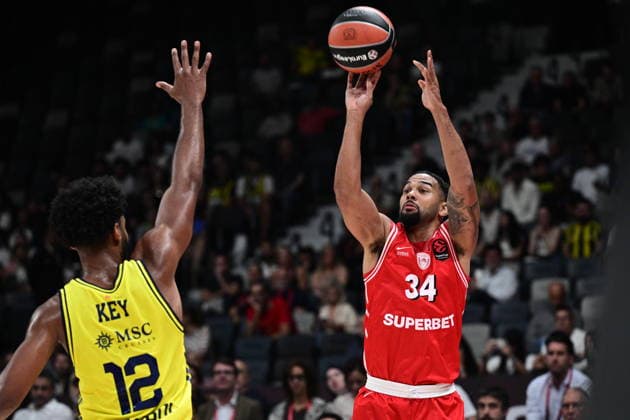 EuroLeague Basketball SuperCup - Olympiacos Piraeus vs Fenerbahce Tarfin Istanbul - Cory Joseph of Olympiacos Piraeus in action during the Euroleague Basketball SuperCup Semifinal game between Olympiacos Piraeus vs Fenerbahce Tarfin Istanbul at Etihad Arena on September 18, 2026 in Abu Dhabi, United Arab Emirates. Abu Dhabi United Arab Emirates Copyright: xOnexInchxProductionsx 7090796
