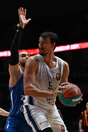 Zenit St. Petersburg v Anadolu Efes - VTB United League SuperCup MOSCOW, RUSSIA - SEPTEMBER 18: Dari Saric (5) of Anadolu Efes in action during the VTB United League SuperCup B Group match between Anadolu Efes and Zenit St. Petersburg in Moscow, Russia, on September 18, 2026. Sefa Karacan Anadolu Moscow Russia. Editorial use only. Please get in touch for any other usage.  Copyright: x2026xAnadoluxSefaxKaracanx