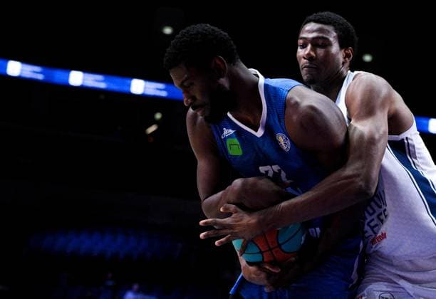 Russia Basketball United League Supercup Zenit - Anadolu Efes 9246039 18.09.2026 Zenit s Alex Poythress and Anadolu s Kai Jones struggle for a ball during the VTB United League SuperCup basketball match between Zenit St. Petersburg and Anadolu Efes Istanbul, in Moscow, Russia. Alexey Filippov Sputnik Moscow Russia  Copyright: xAlexeyxFilippovx