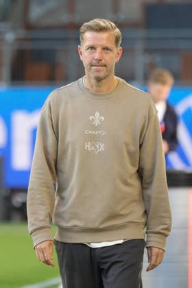 18.09.2026, xgox, Fussball, 2. Bundesliga, VfL Wolfsburg - SV Darmstadt 98 v.l. Florian Kohfeldt (Darmstadt, Trainer) (DFL DFB REGULATIONS PROHIBIT ANY USE OF PHOTOGRAPHS as IMAGE SEQUENCES and or QUASI-VIDEO) Wolfsburg