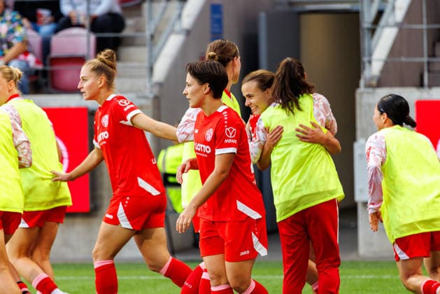 GPFBL, 1. FSV Mainz 05 - Eintracht Frankfurt, 18.09.2026, Mainz Jubel zum 1:0 durch Kara Bathmann (1. FSV Mainz 05, 4) im Spiel der Google Pixel Frauen Bundesliga am 5. Spieltag der Saison 2026 27 zwischen dem 1. FSV Mainz 05 und Eintracht Frankfurt in der MEWA Arena, Mainz, 18.09.2026. Copyright: xBEAUTIFULxSPORTS Hahnex