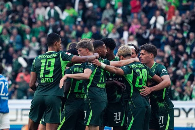 Deutschland:Fussball 2.Bundesliga 2026 2027, 6.Spieltag VfL Wolfsburg vs SV Darmstadt 98 - Volkswagen Arena (Wolfsburg): Tor und Torjubel zum Alexander Bernhardsson (VfL Wolfsburg, 17) Fabian Reese (VfL Wolfsburg, 11) Robert Glatzel (VfL Wolfsburg, 19) Cleiton Santos (VfL Wolfsburg, 33) Copyright: xAymanxAlahmedx