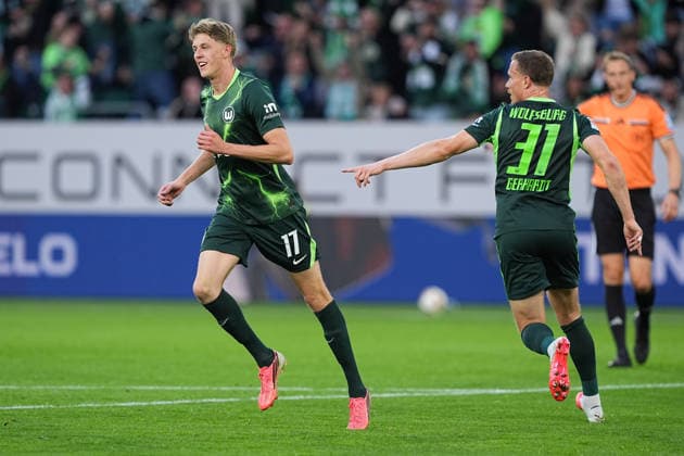 18.09.2026, xydrx, Herren, Fußball, 2.Bundesliga, VfL Wolfsburg - SV Darmstadt 98, Saison 2026 2027, Volkswagen Arena: Torjubel nach dem Tor zum 1:0 für den VfL Wolfsburg durch Torschütze Alexander Bernhardsson (VfL Wolfsburg, 17) zusammen mit Yannick Gerhardt (VfL Wolfsburg, 31) DFB regulations prohibit any use of photographs as image sequences and or quasi-video. Copyright: HMBxMedia YannisxDreimann