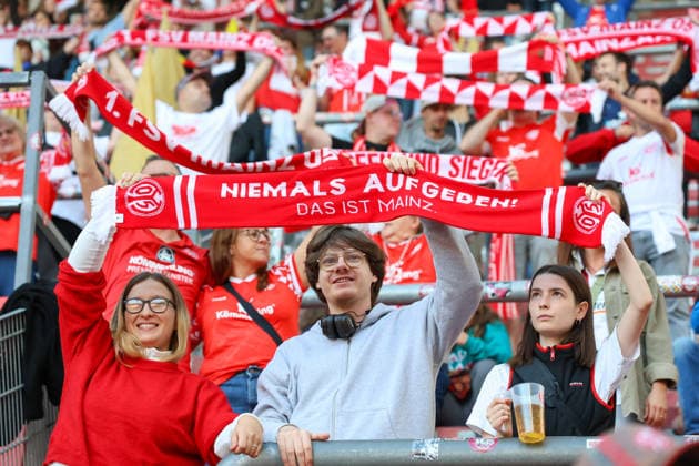 18.09.2026, xusrbx, Fussball Google Pixel Frauen-Bundesliga, FSV Mainz 05 - Eintracht Frankfurt v.l. die Fans von Mainz 05, Mainz