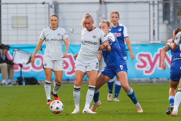 Ella Peddemors (VfL Wolfsburg, 5), Vanessa Diehm (TSG 1899 Hoffenheim, 6) Fussball: Google Pixel Frauen-Bundesliga, 5. Spieltag, TSG 1899 Hoffenheim vs. VfL Wolfsburg am 18.09.2026 in Hoffenheim (Dietmar-Hopp-Stadion), Deutschland Hoffenheim Dietmar-Hopp-Stadion Deutschland Copyright: xFranzxReindelx