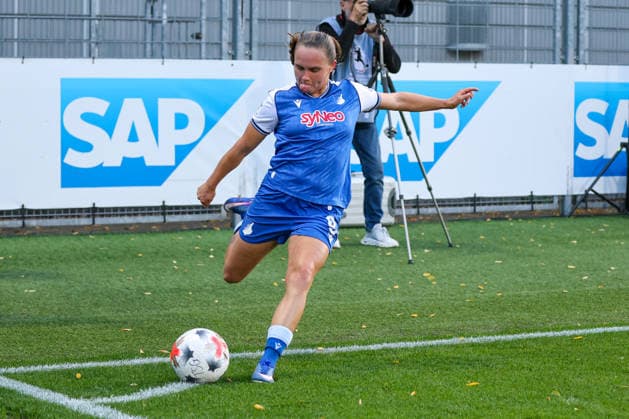 Marie Steiner (TSG 1899 Hoffenheim, 9) beim Eckball Fussball: Google Pixel Frauen-Bundesliga, 5. Spieltag, TSG 1899 Hoffenheim vs. VfL Wolfsburg am 18.09.2026 in Hoffenheim (Dietmar-Hopp-Stadion), Deutschland Hoffenheim Dietmar-Hopp-Stadion Deutschland Copyright: xFranzxReindelx