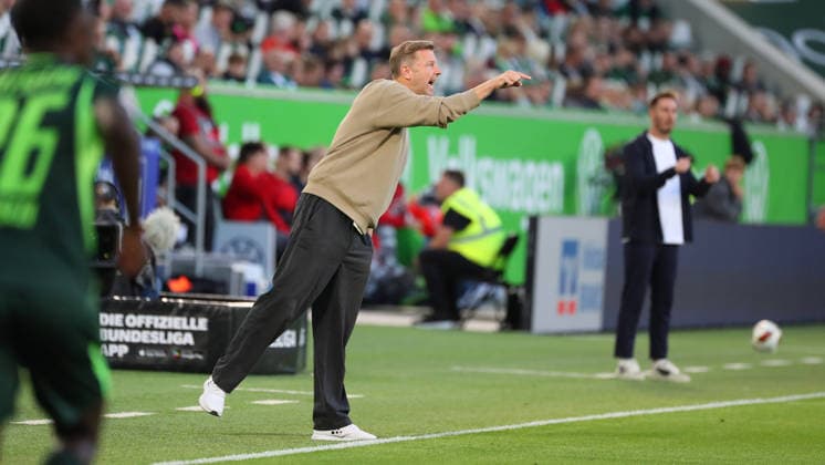VfL vs. Darmstadt, 2. BL Wolfsburg, 18.09.2026, Fußball, Herren, 2. BL, Saison 2026 2027, VfL Wolfsburg vs. SV Darmstadt 98: Cheftrainer Florian Kohfeldt (SV Darmstadt 98), lautstark an der Seitenlinie, gestikulierend (DFL DFB REGULATIONS PROHIBIT ANY USE OF PHOTOGRAPHS as IMAGE SEQUENCES and or QUASI-VIDEO) Volkswagen Arena Niedersachsen Deutschland