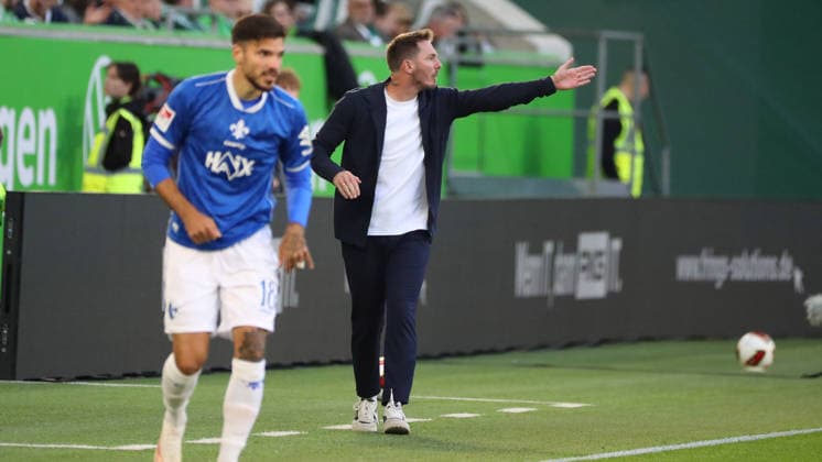 VfL vs. Darmstadt, 2. BL Wolfsburg, 18.09.2026, Fußball, Herren, 2. BL, Saison 2026 2027, VfL Wolfsburg vs. SV Darmstadt 98: Cheftrainer Tobias Strobl (VfL Wolfsburg) (DFL DFB REGULATIONS PROHIBIT ANY USE OF PHOTOGRAPHS as IMAGE SEQUENCES and or QUASI-VIDEO) Volkswagen Arena Niedersachsen Deutschland