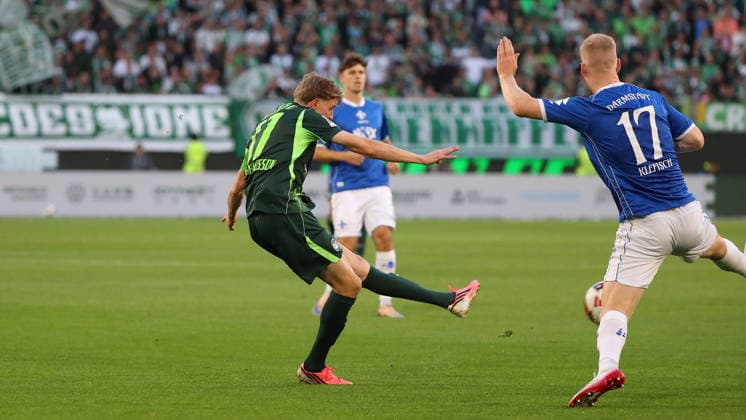 VfL vs. Darmstadt, 2. BL Wolfsburg, 18.09.2026, Fußball, Herren, 2. BL, Saison 2026 2027, VfL Wolfsburg vs. SV Darmstadt 98: Alexander Bernhardsson (VfL Wolfsburg), Kai Klefisch (SV Darmstadt 98) (DFL DFB REGULATIONS PROHIBIT ANY USE OF PHOTOGRAPHS as IMAGE SEQUENCES and or QUASI-VIDEO) Volkswagen Arena Niedersachsen Deutschland